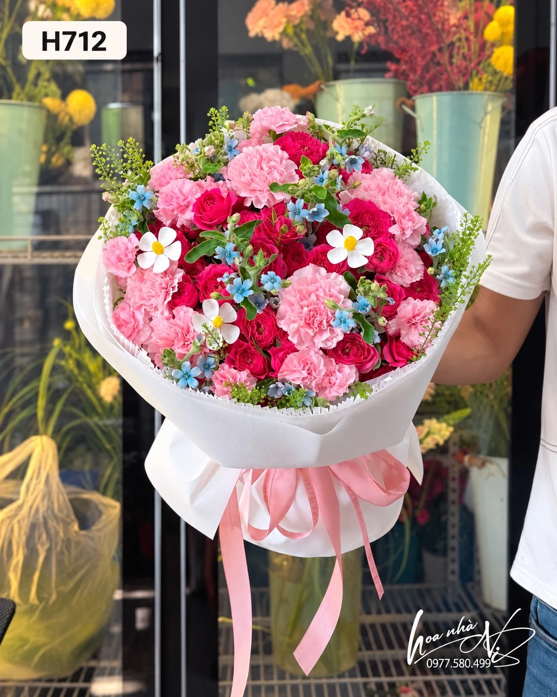 Bó hồng cẩm chướng giấy trắng · H712